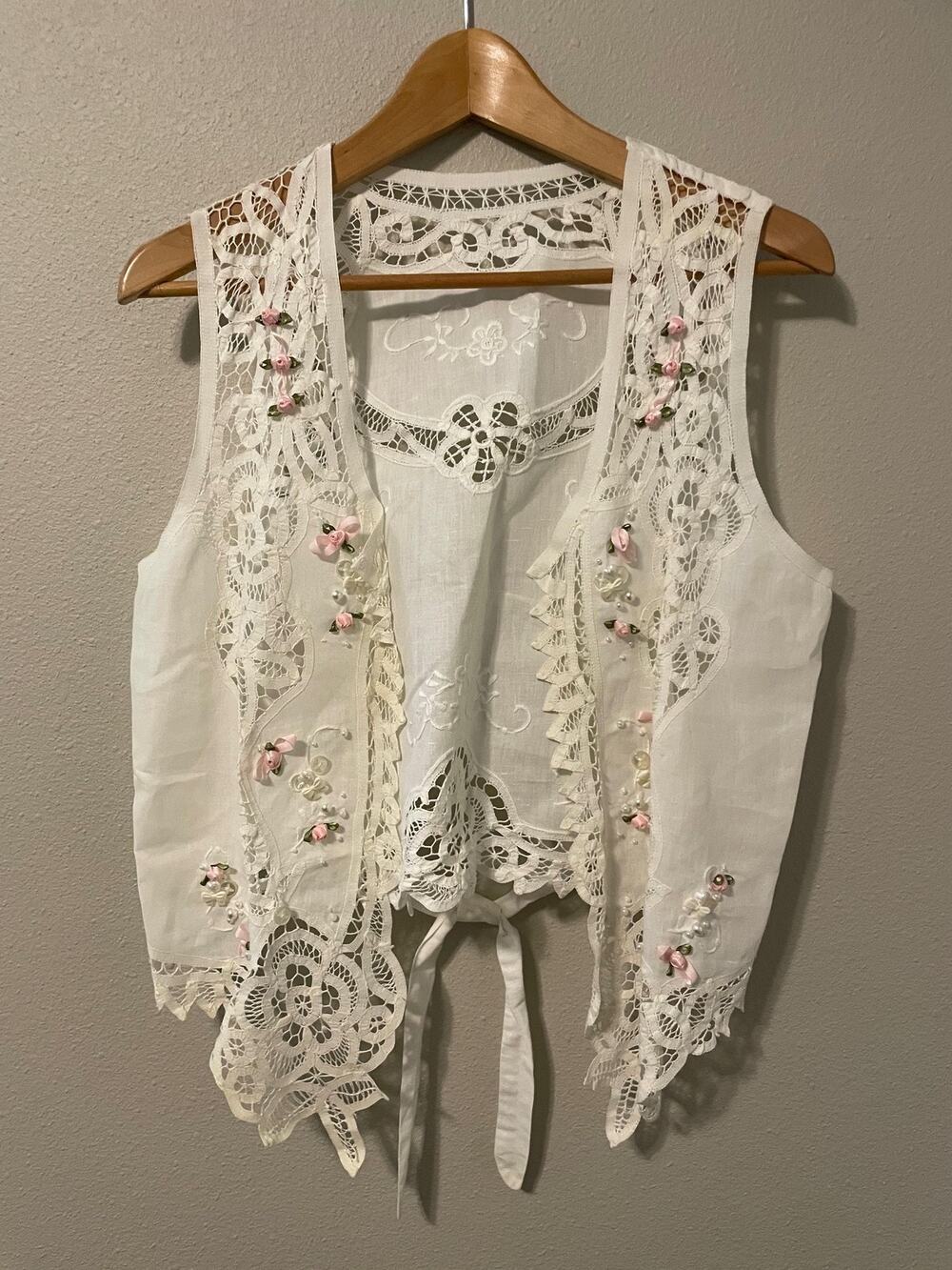 Vintage Lace Vest Womens One Size White Floral Bead Embroidered Cottagecore 60s